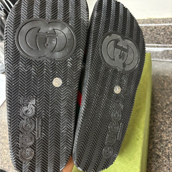 Gucci authentic shoes size 7.5 women 5 men great condition worn for 3 hours - Picture 4 of 4